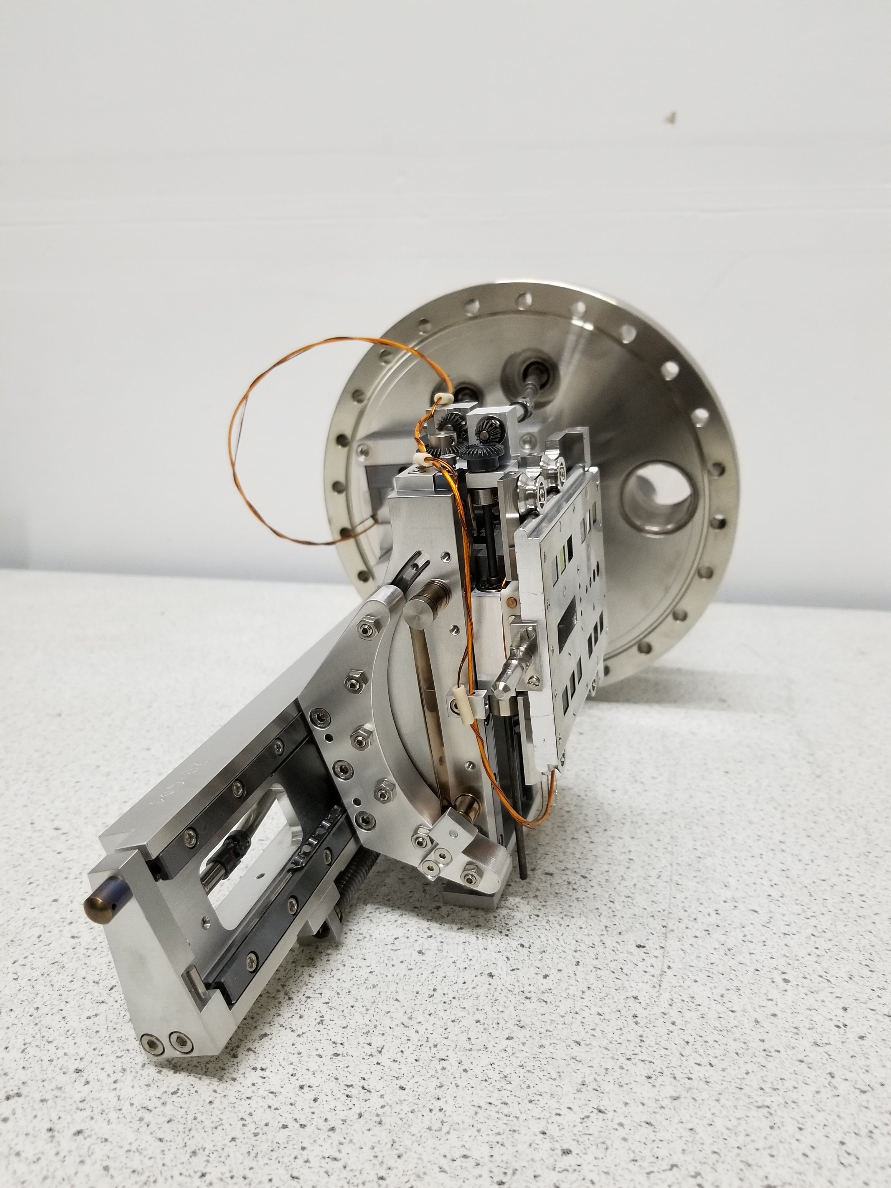 Used Raith ESCOSY HIGH VACUUM MANIPULATOR