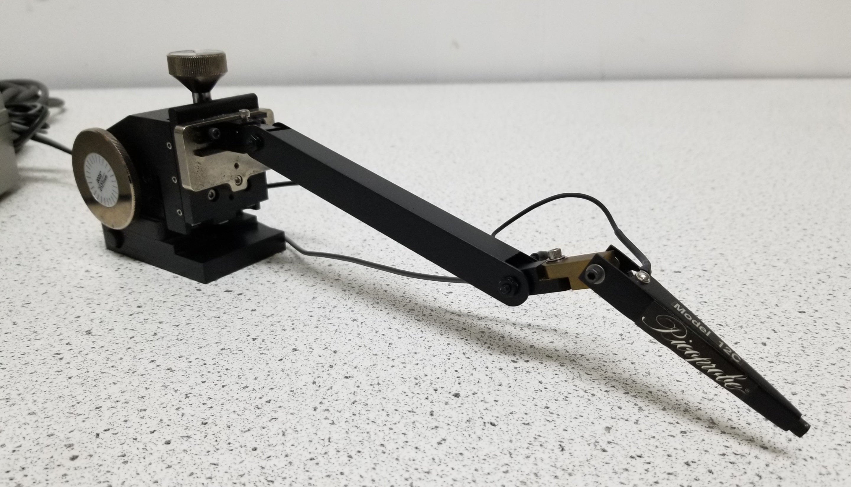 Used Cascade Microtech DCM 208 Pico Probe Precision Positioner