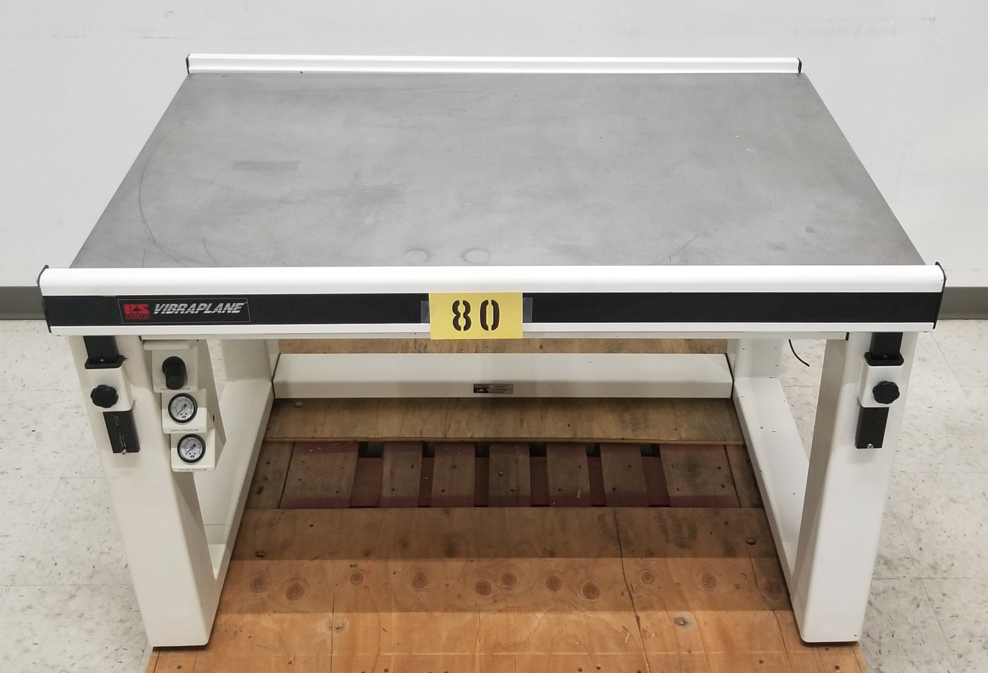 Used Kinetic Systems 9101-02-22 Vibration Isolation Table