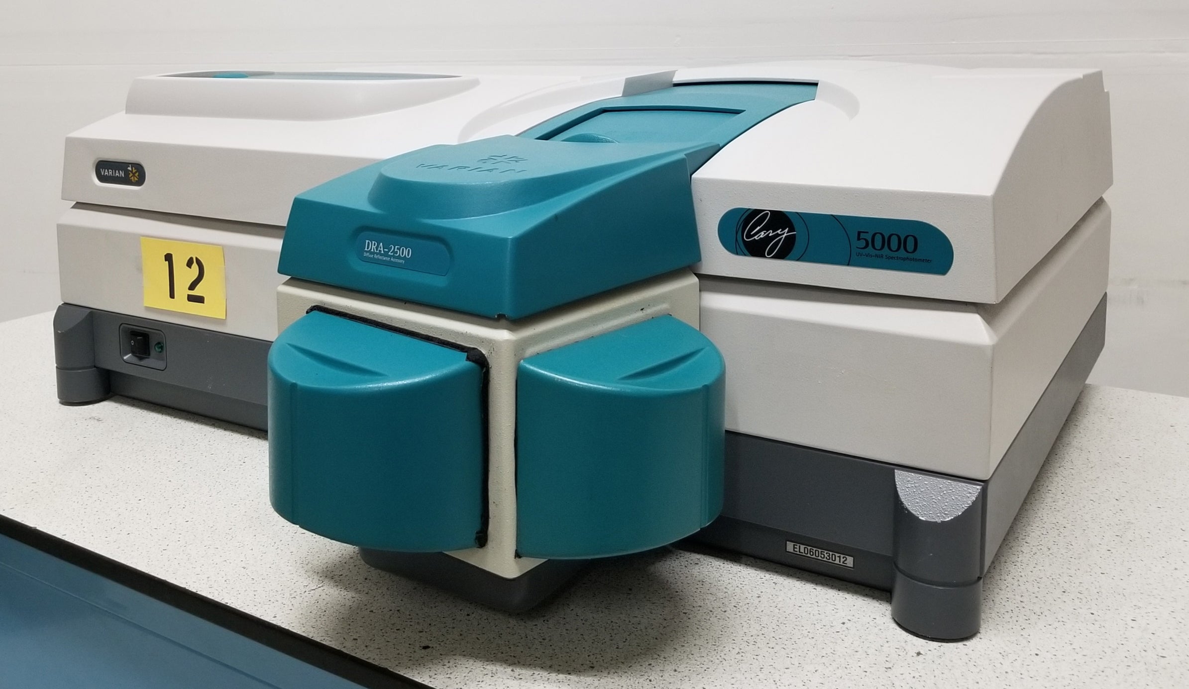 Used Varian CARY 5000 High Performance UV-VIS-NIR Spectrophotometer with DRA-2500 Diffuse Reflectance Accessory
