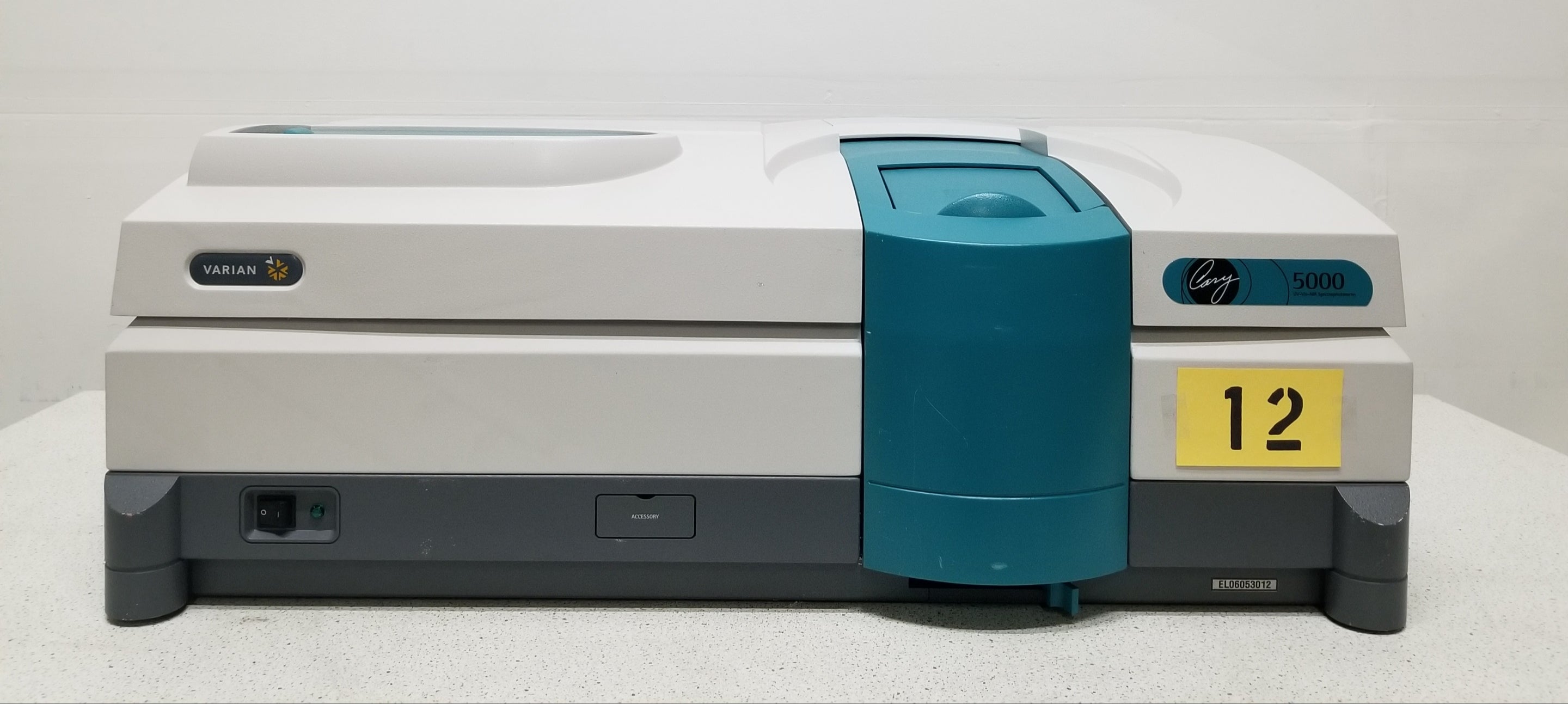 Used Varian CARY 5000 High Performance UV-VIS-NIR Spectrophotometer with DRA-2500 Diffuse Reflectance Accessory