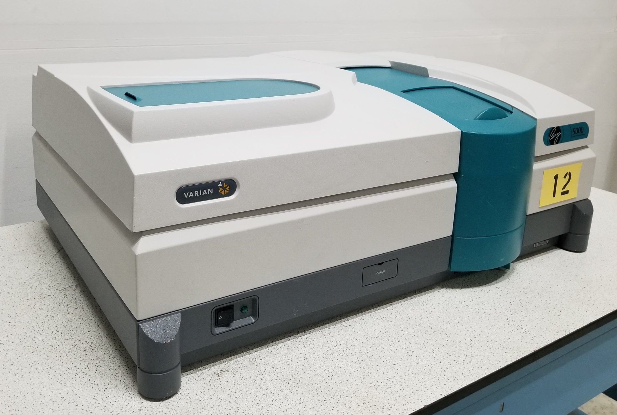 Used Varian CARY 5000 High Performance UV-VIS-NIR Spectrophotometer with DRA-2500 Diffuse Reflectance Accessory