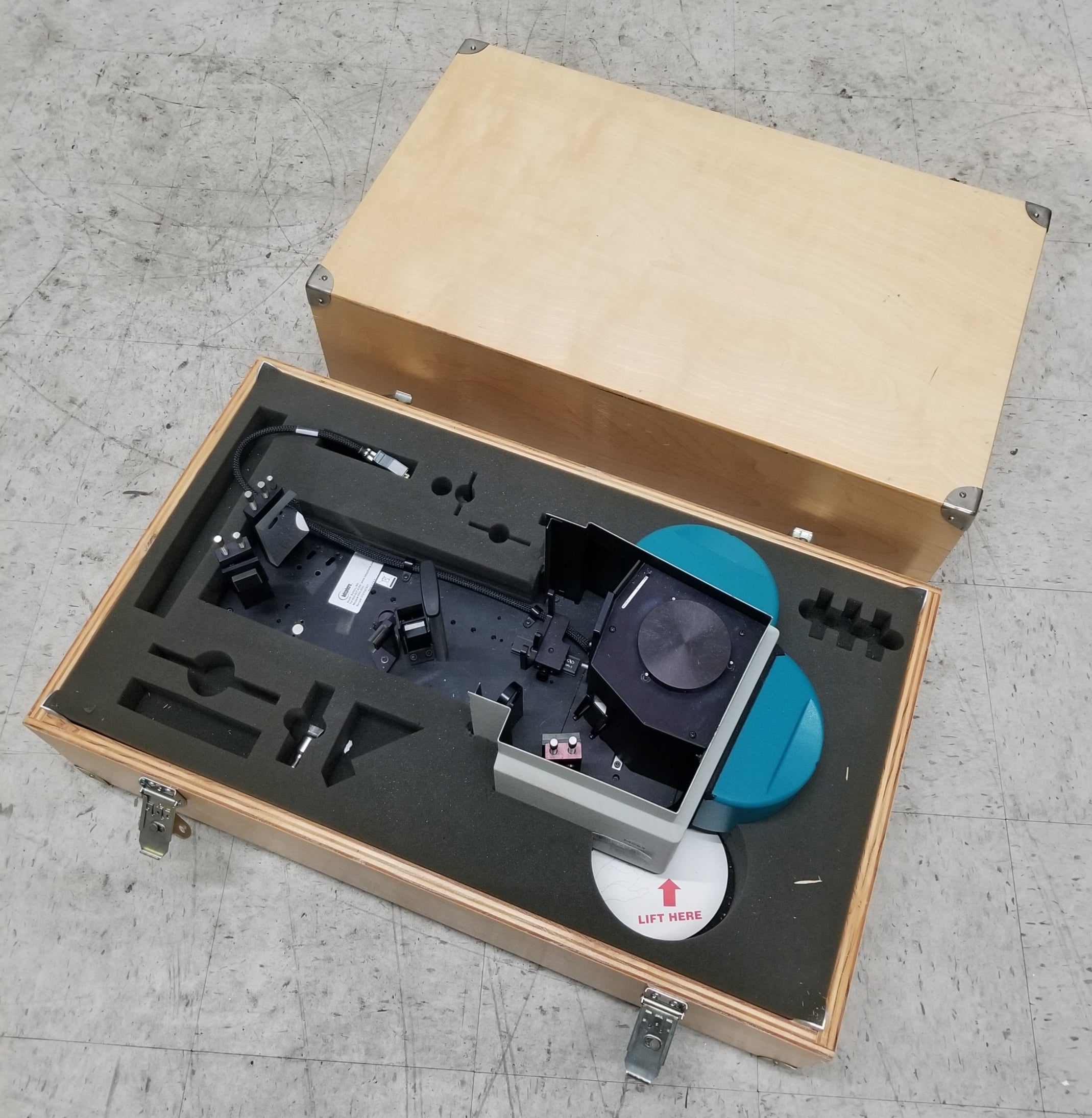 Used Varian CARY 5000 High Performance UV-VIS-NIR Spectrophotometer with DRA-2500 Diffuse Reflectance Accessory