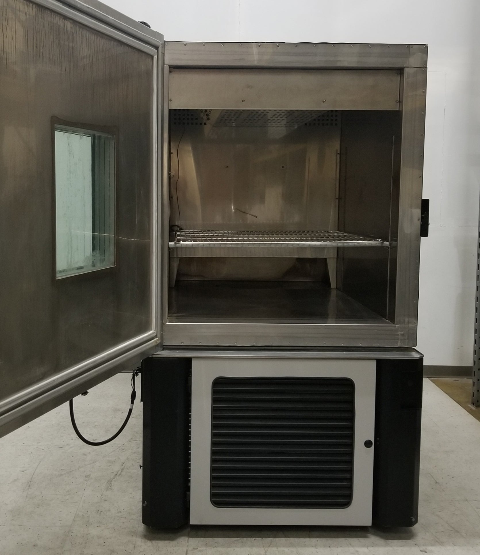 Used Thermotron SE-1000-3-3 Temperature &amp; Humidity Chamber