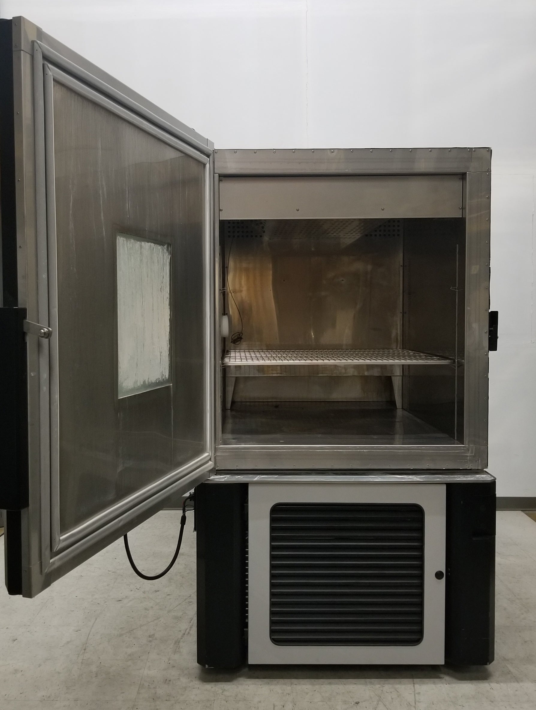Used Thermotron SE-1000-3-3 Temperature and Humidity Chamber