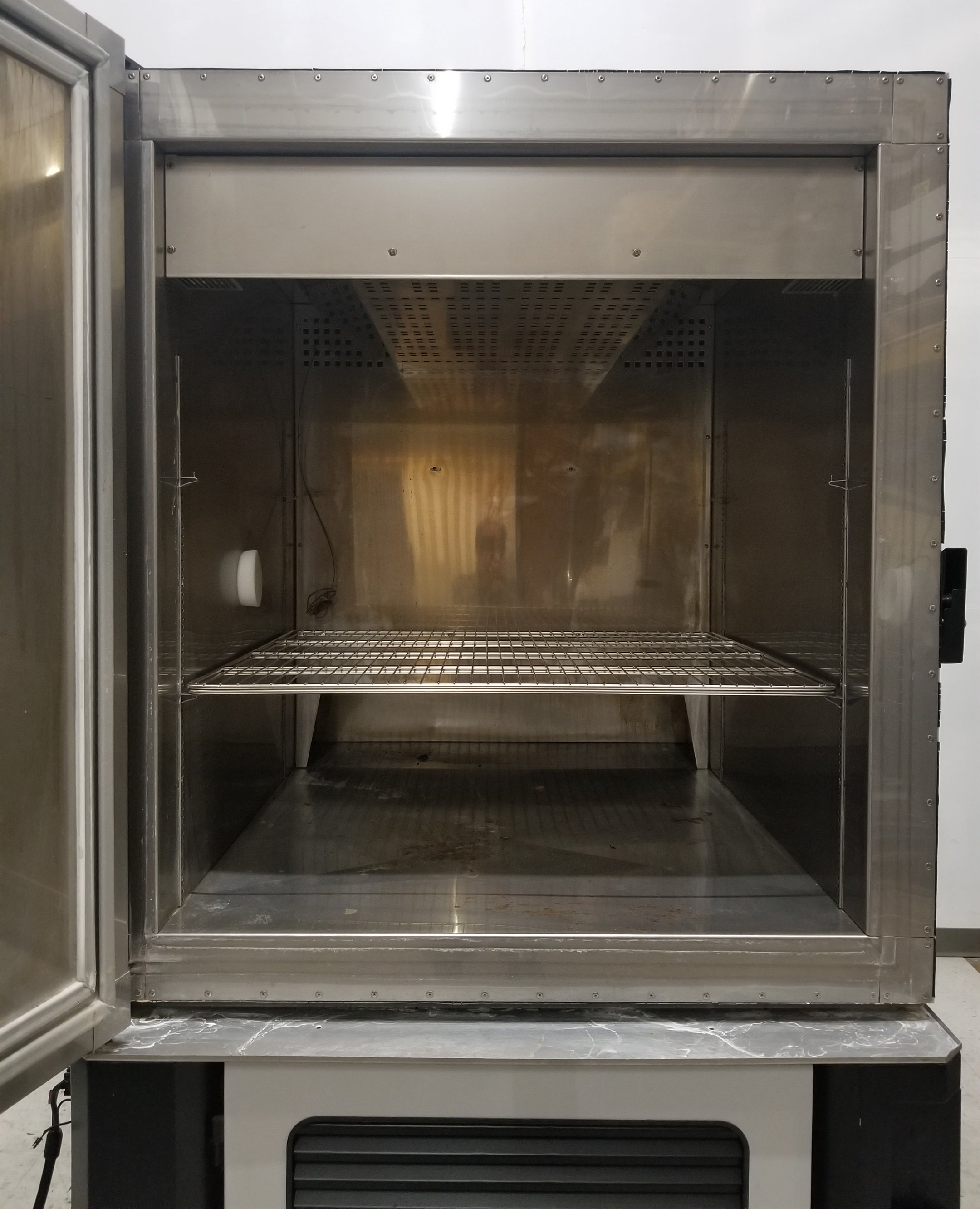 Used Thermotron SE-1000-3-3 Temperature and Humidity Chamber