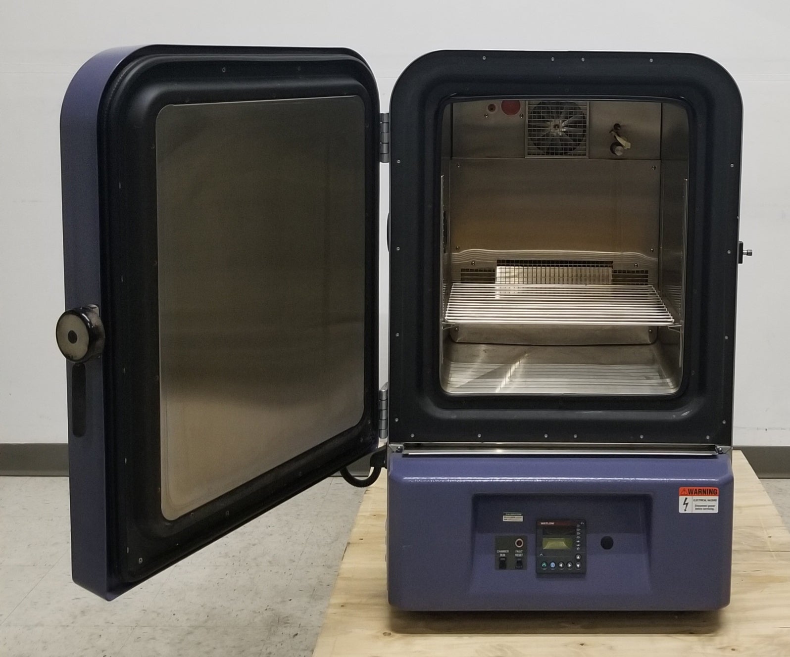 Used Espec BTL-433 Temperature/Humidity Chamber