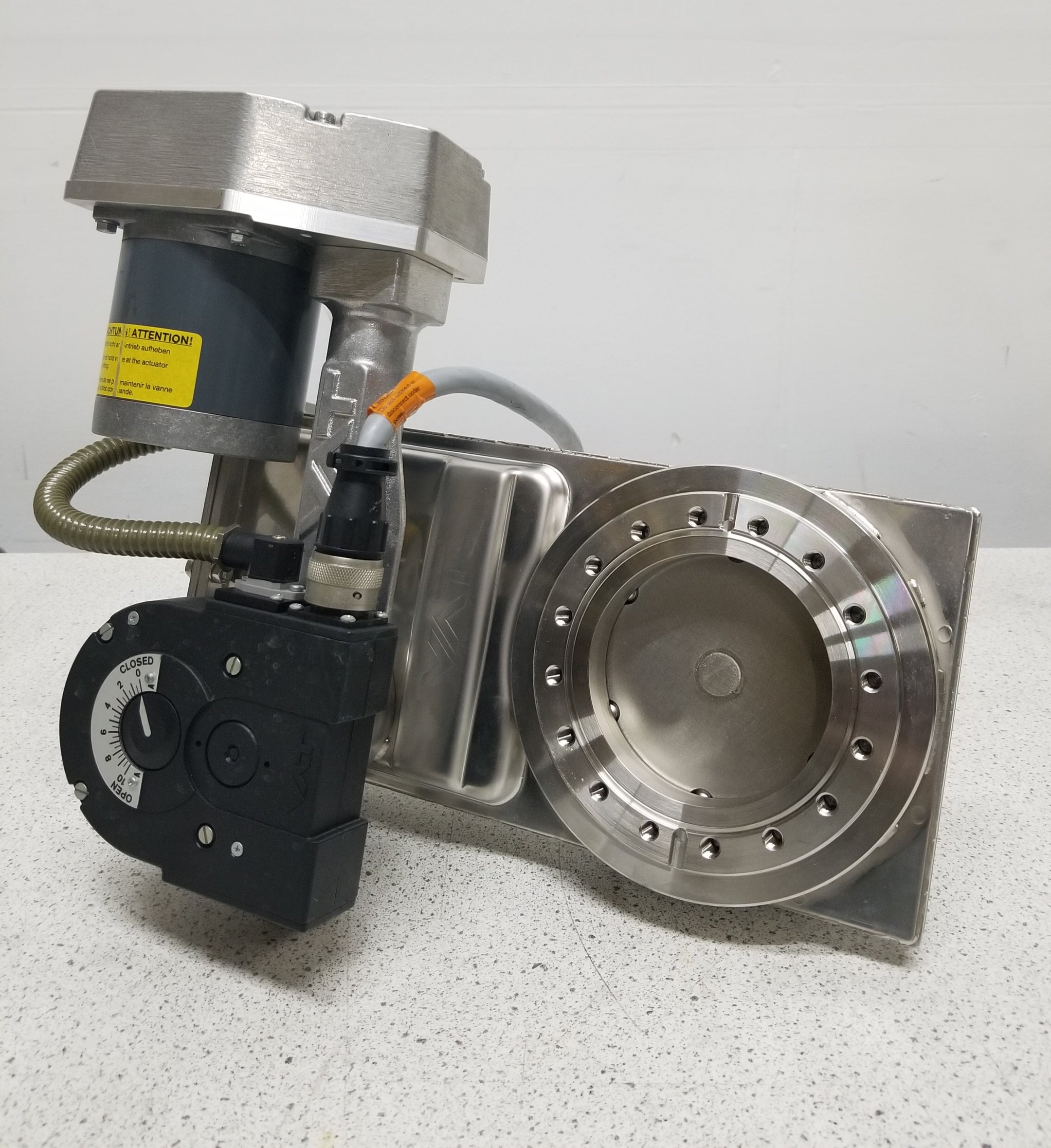 Used VAT PM5 Adaptive Pressure Controller with VAT F64-76996-01 Pressure Controlling Gate Valve