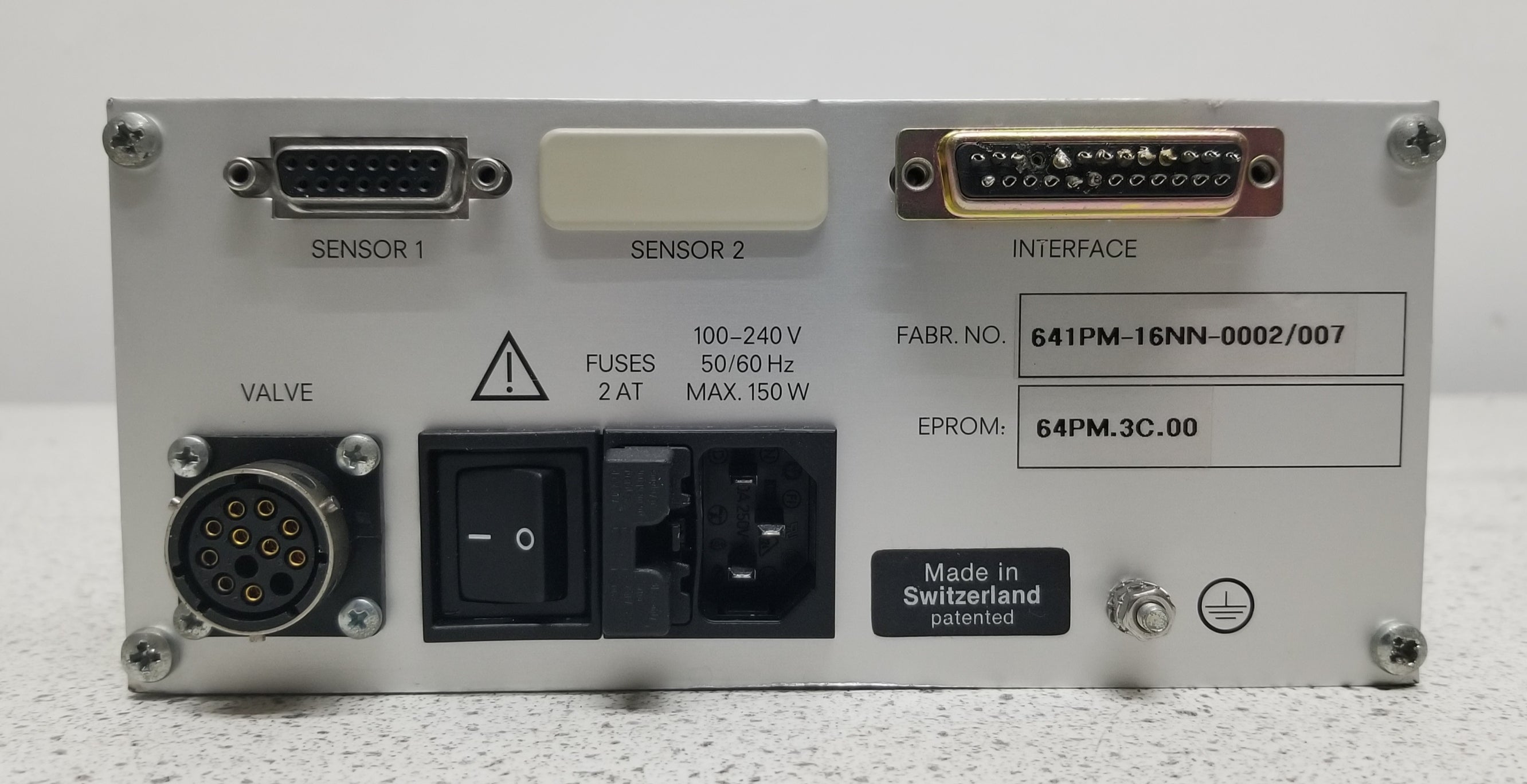 Used VAT PM5 Adaptive Pressure Controller with VAT F64-76996-01 Pressure Controlling Gate Valve