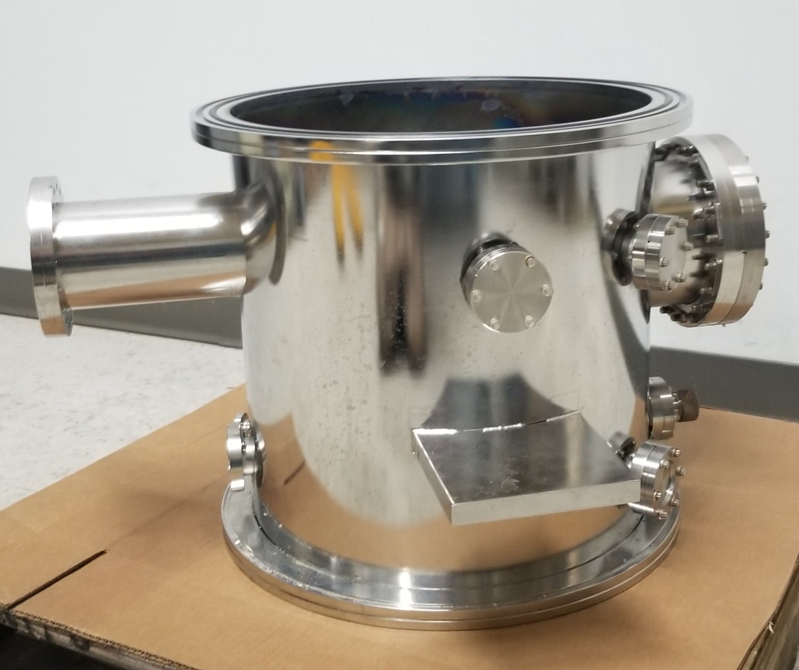 AJA International Stainless Vacuum Chamber
