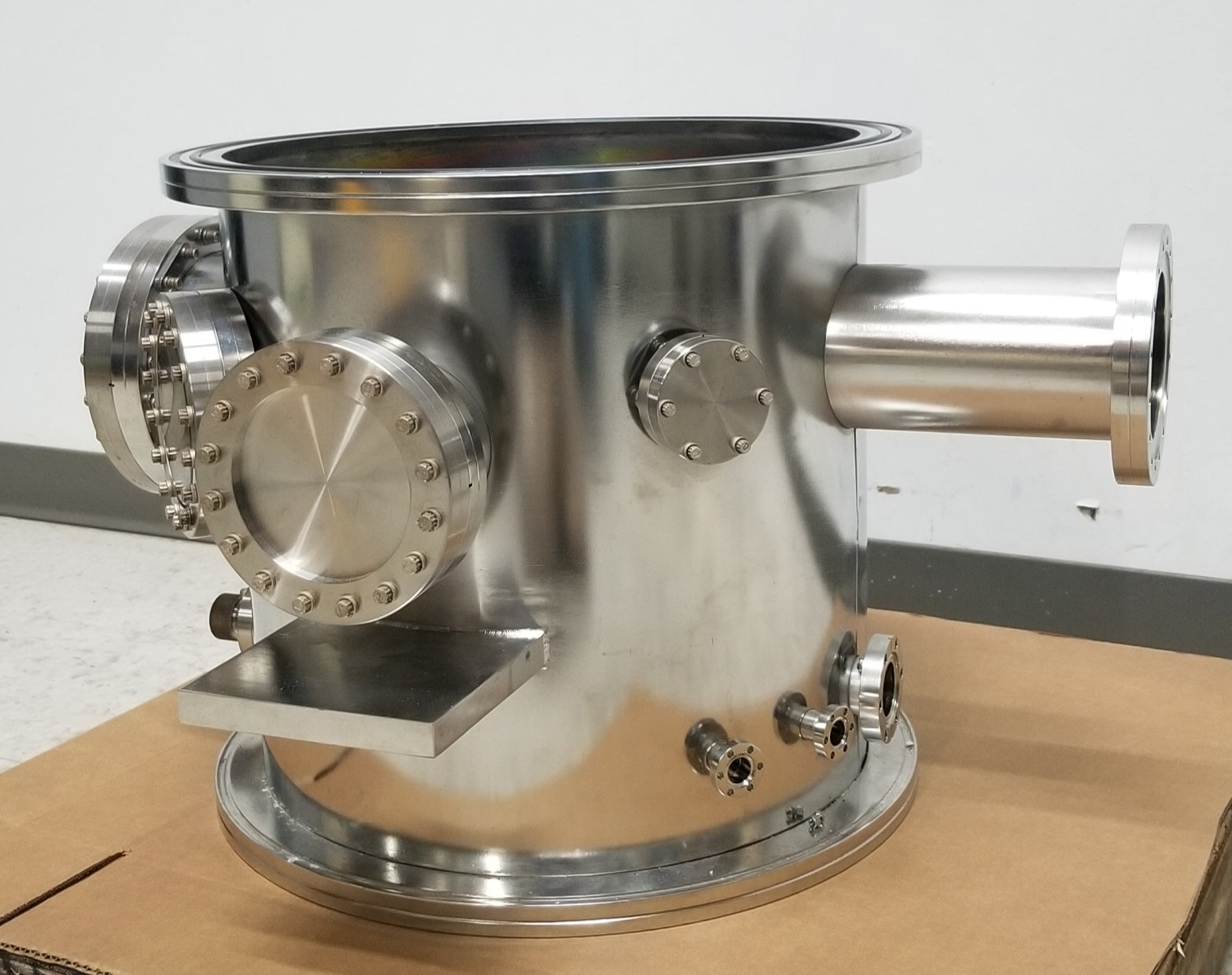 AJA International Stainless Vacuum Chamber