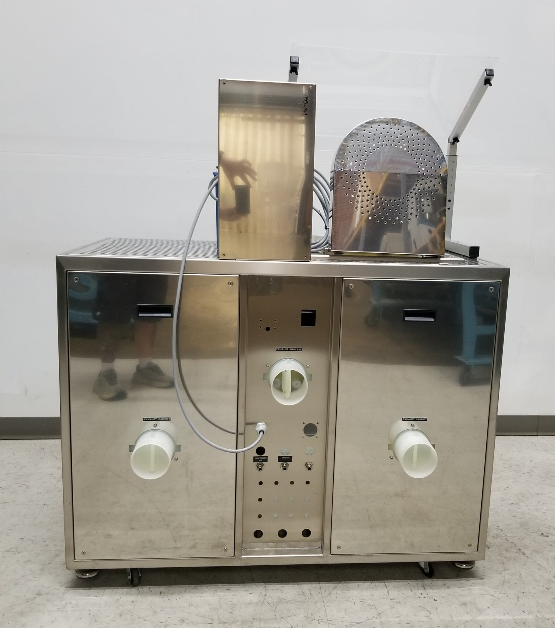 Used Suss Microtec Delta 80T Photoresist Spinner
