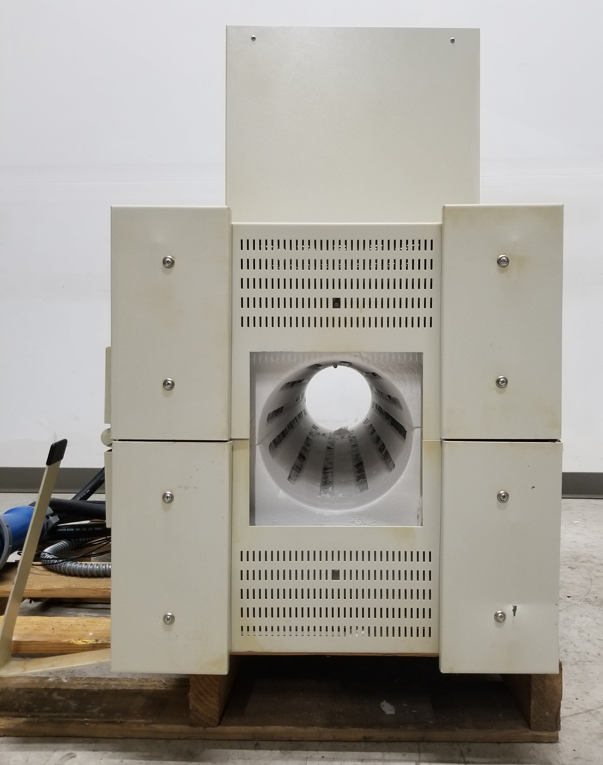 LINDBERG/BLUE M HTF55667C 1200°C Split Hinge  Three Zone Tube Furnace with Digital Controls