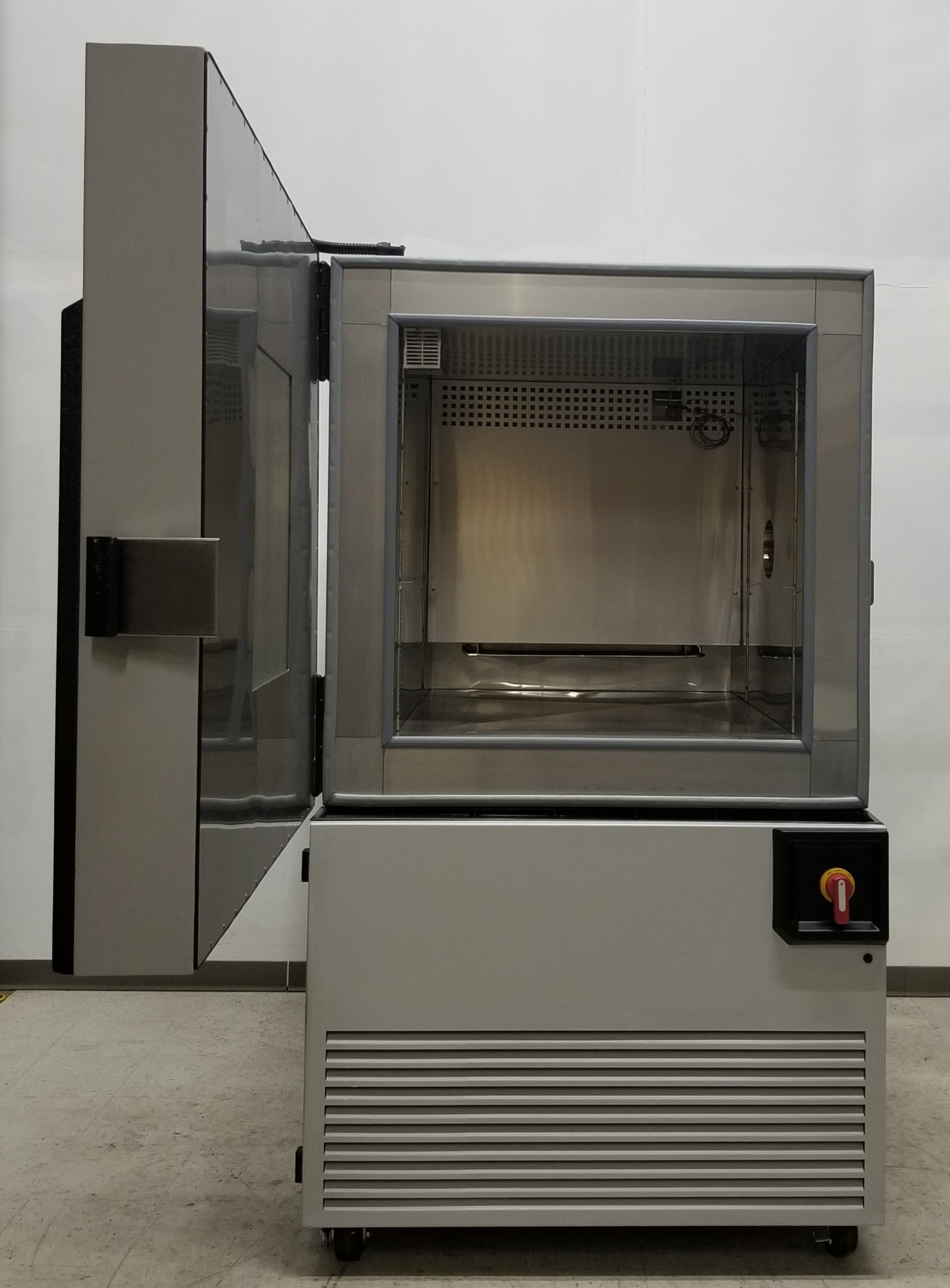 Thermotron SM-27-2-2-8200 Temperature Humidity Chamber