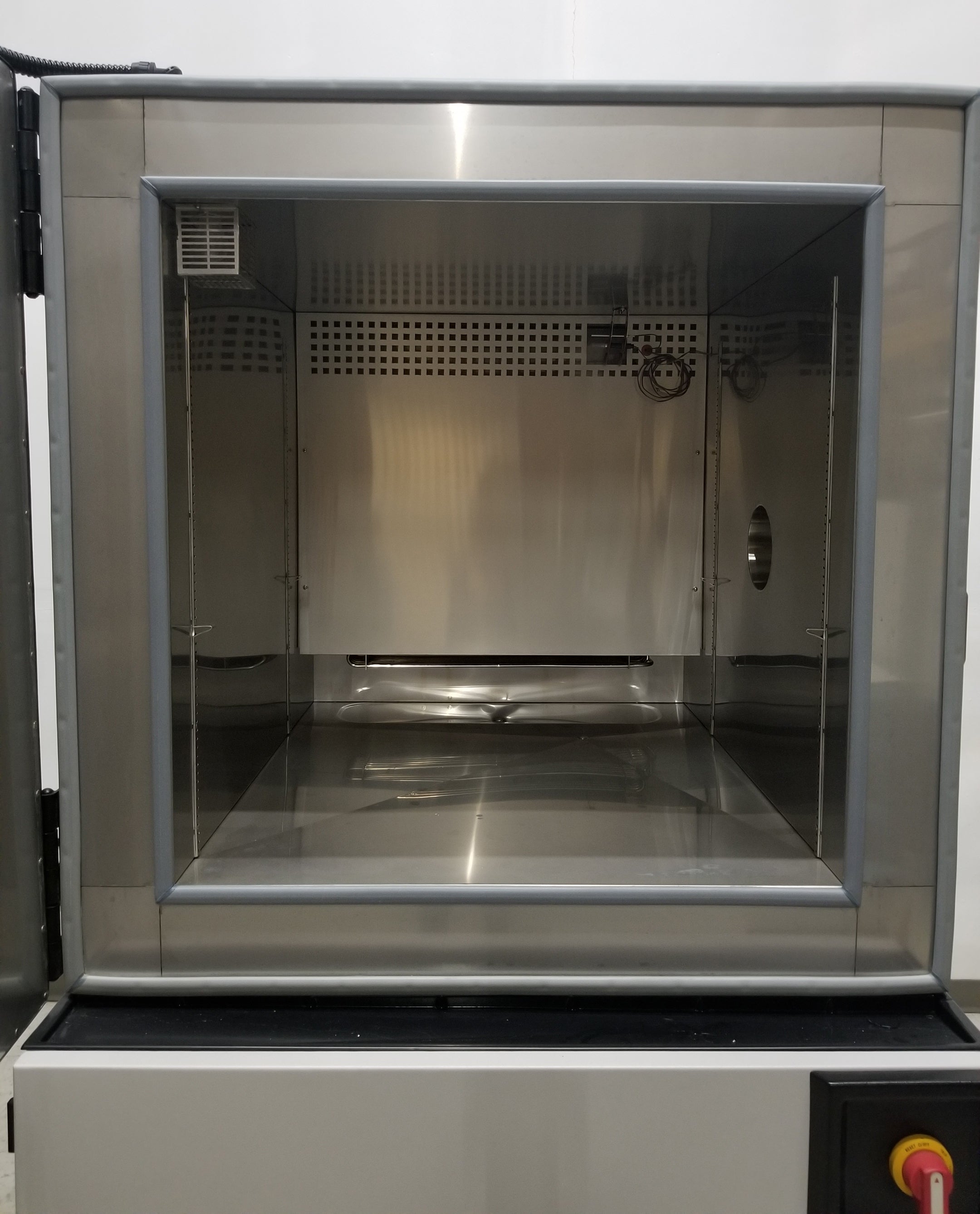Thermotron SM-27-2-2-8200 Temperature Humidity Chamber
