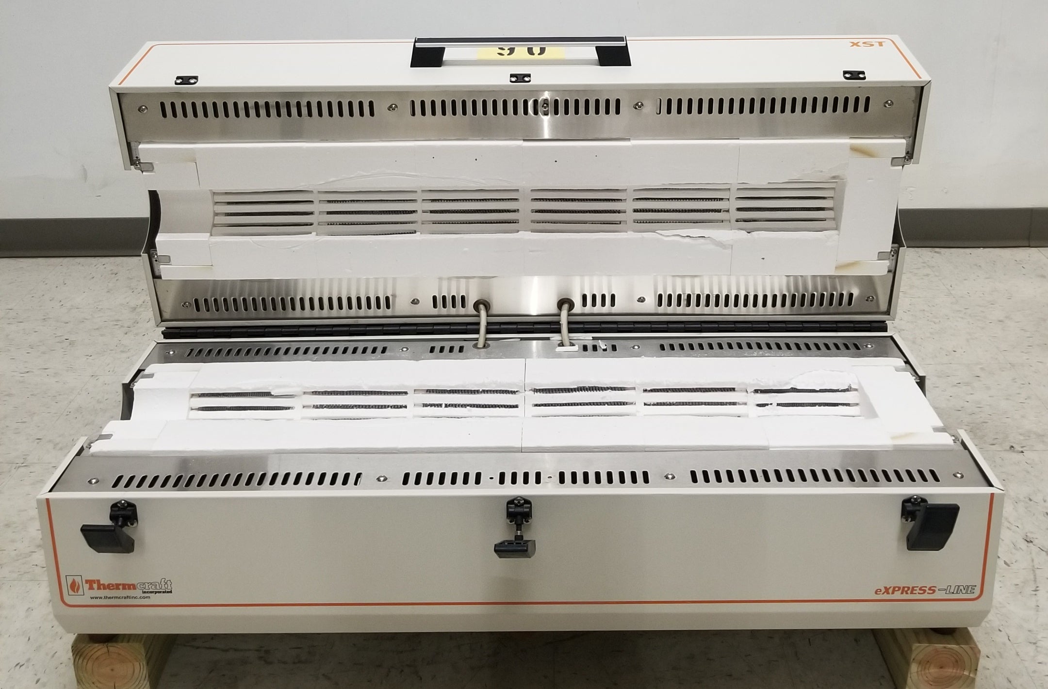Thermcraft 1200°C 3-Zone Split Tube Furnace XST-3-0-36-3V2-F01-H